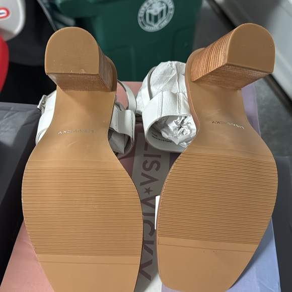 Lisa Vicky Oasis Slingback Sandal Ankle Strap White 7 1/2 Heels NIB - Picture 5 of 5